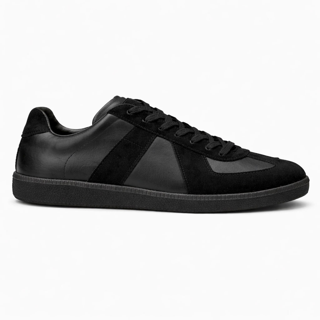 Noir Core Sneakers