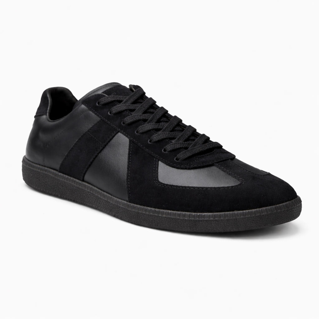 Noir Core Sneakers
