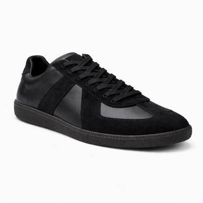 Noir Core Sneakers